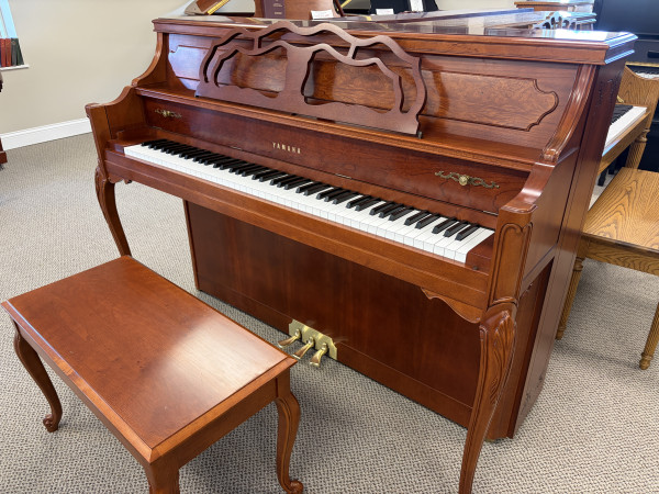 2001 Yamaha M500 Parisian piano, cherry - Upright - Console Pianos